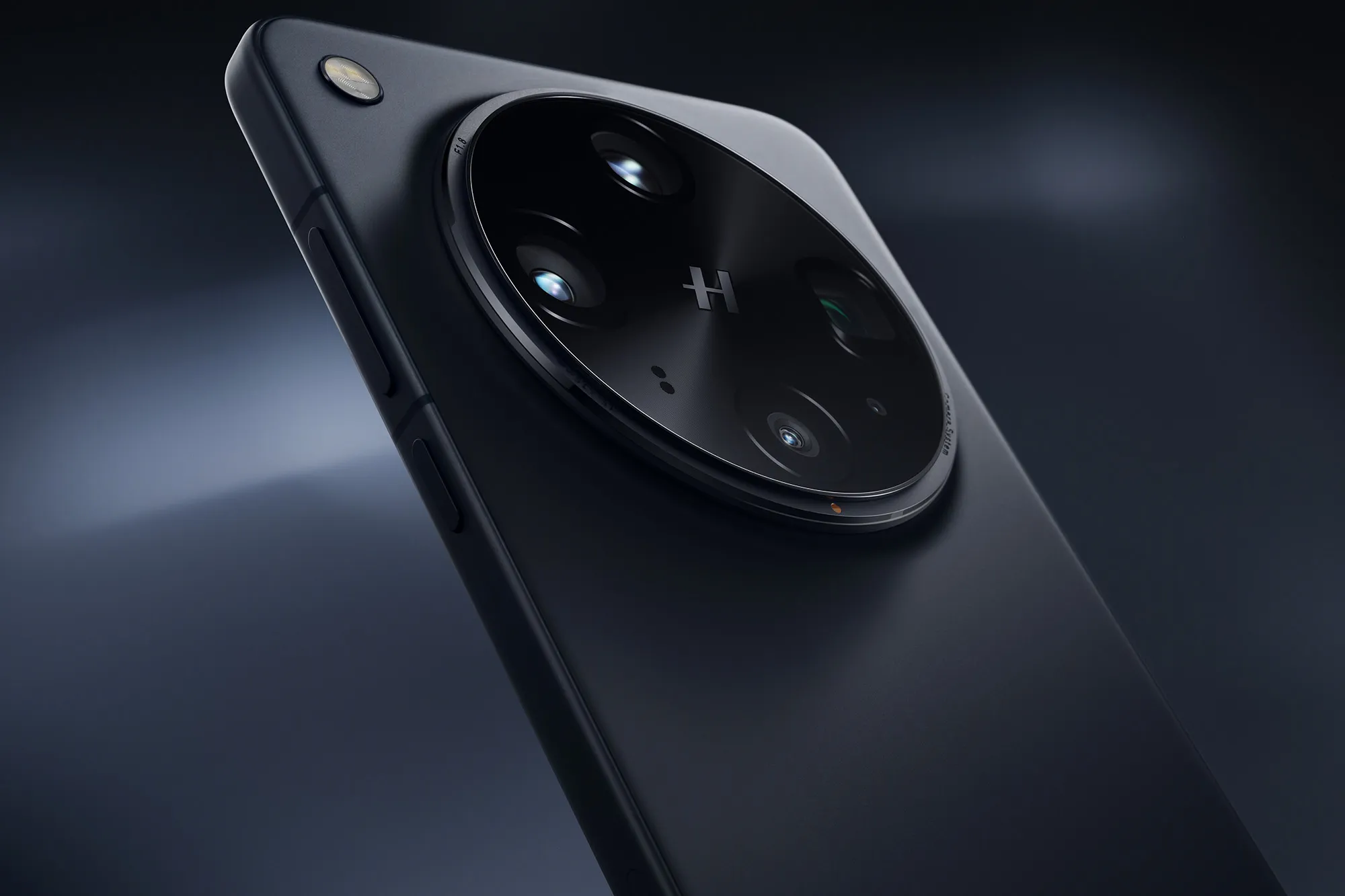 OPPO Find X8 Ultra ra mắt: Cụm camera 50MP toàn diện, thiết kế mỏng hơn và pin khủng 6,100mAh