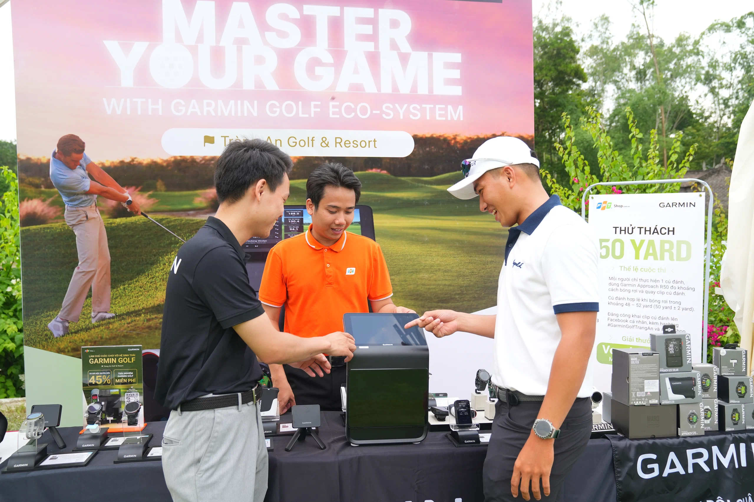FPT Shop kết hợp Garmin tại giải golf Tràng An Open 2025, giảm giá 45% cho thiết bị golf, mang đến trải nghiệm công nghệ tiên tiến cho người chơi. Trải nghiệm thiết bị golf công nghệ cao cùng FPT Shop tại Tràng An Open 2025